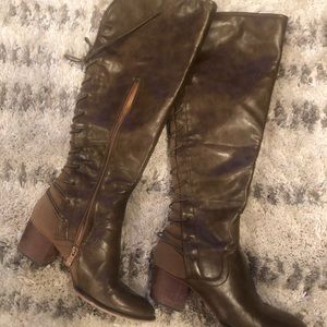 Brown lace-up knew high boots